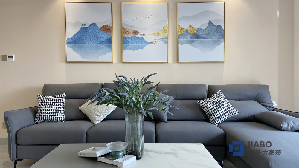 白金漢宮三室兩廳北歐風(fēng)格裝修方案 沙發(fā)背景墻.jpg