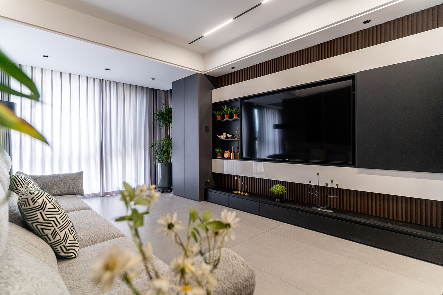 株洲綠地2號(hào)110平意式輕奢風(fēng)格裝修實(shí)景